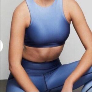 💙🩵🤍GOOD AMERICAN SPORTS BRA/WORKOUT TOP 🤍🩵💙